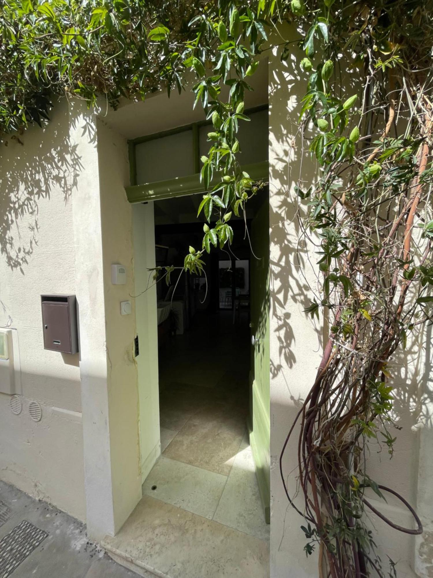 Charmante Maison De Ville Avec Cour Exterieure Arles Esterno foto